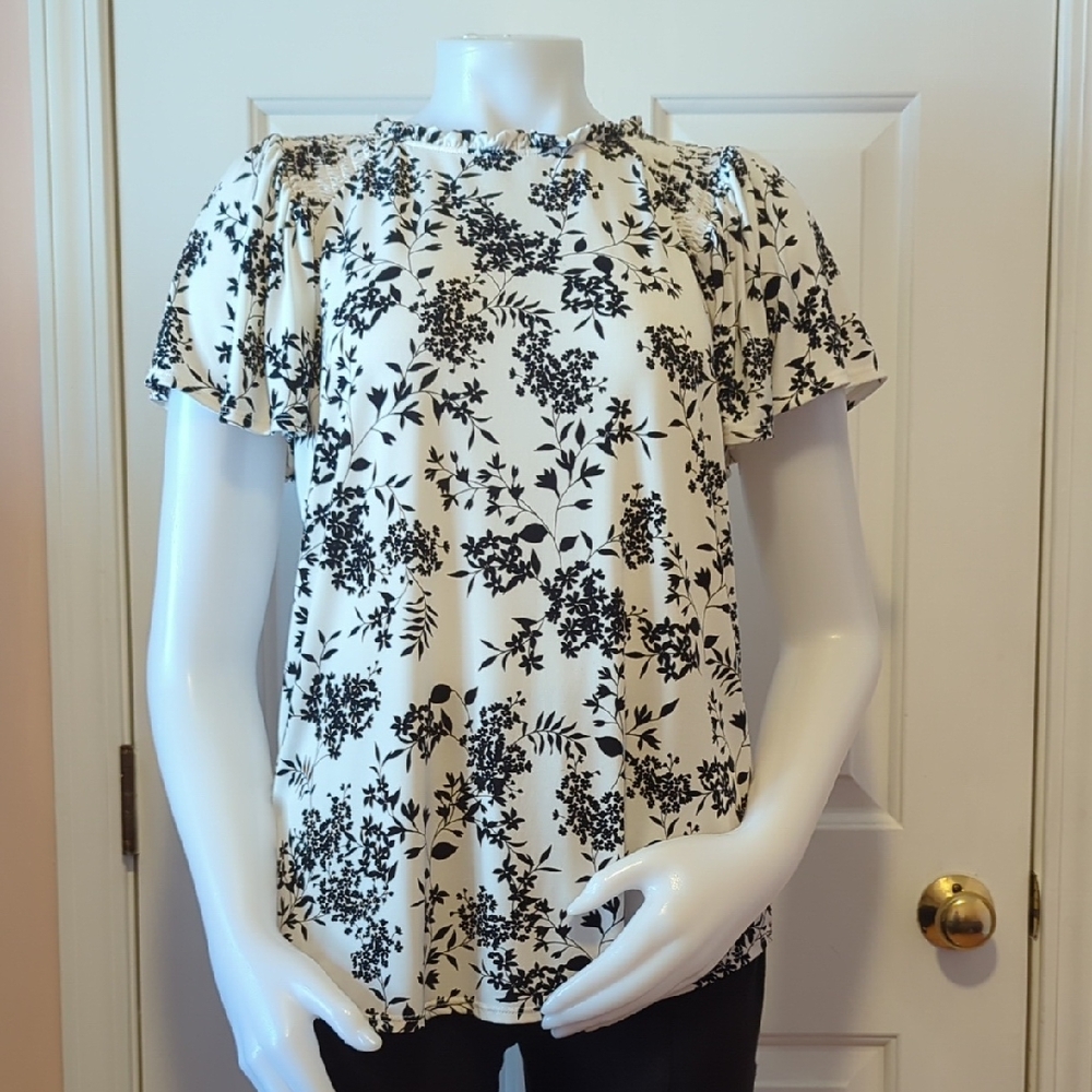 Banana Republic White And Black Floral Top Size S